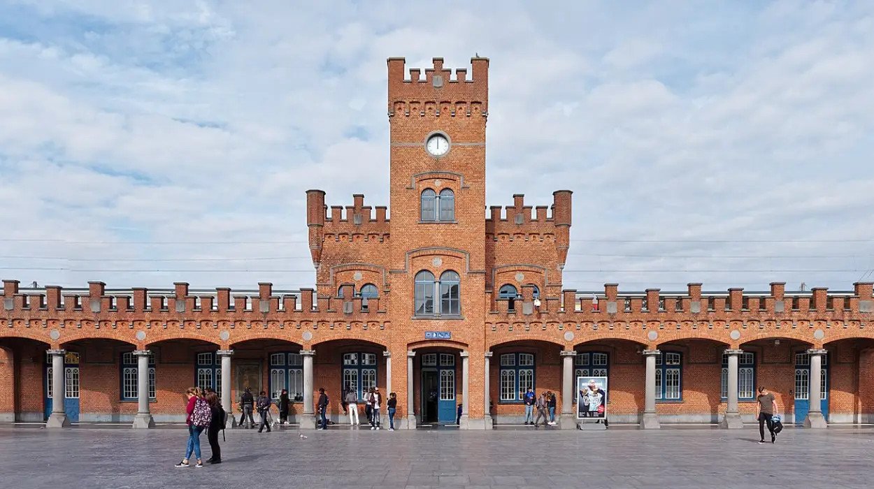 Aalst extends ban on gatherings at Station Square until 2025 amid unrest concerns