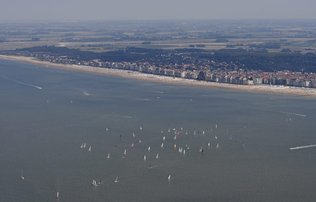 Belgian soldier embarks on charity swim along entire coastline for Wensambulance