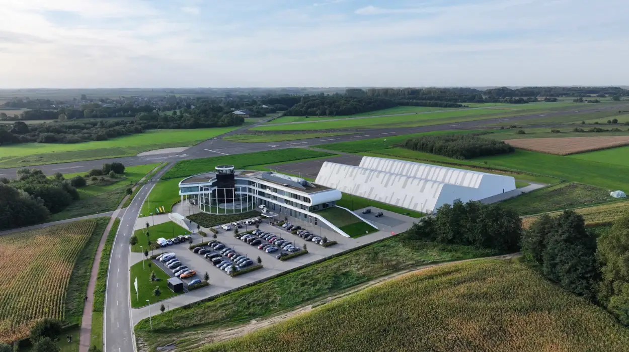 Cosmic Aerospace successfully demonstrates CX-2 electric aircraft with 32 motors in Sint-Truiden