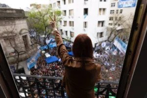 Cristina Kirchner criticizes Javier Milei for reliance on U.S. debt and capital flight