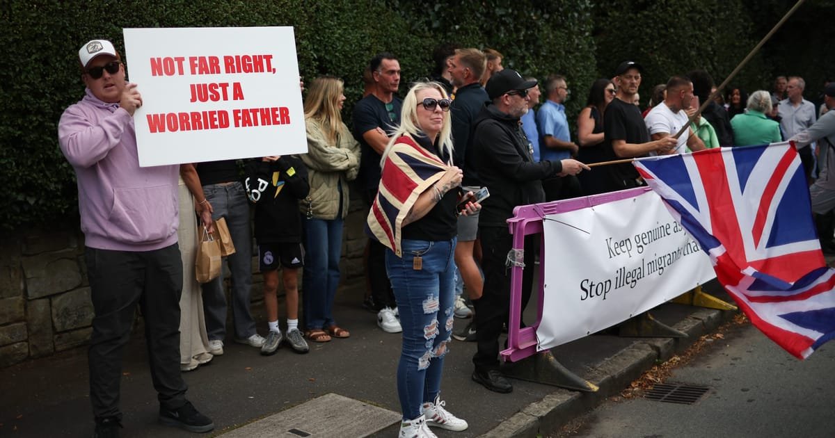 Farage criticized for U.S. remarks amid rising anti-migrant protests