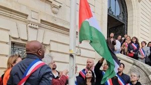 French interior minister prohibits Palestinian flags on town halls amid state recognition debate
