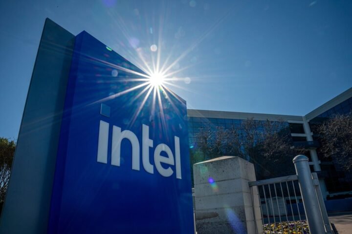 Intel seeks investment from Apple to support recovery efforts