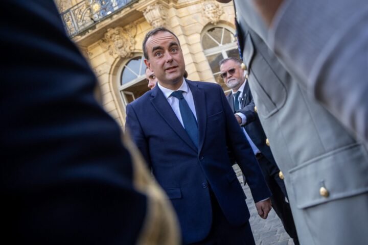 New French prime minister faces urgent challenges in budget negotiations and parliamentary turmoil