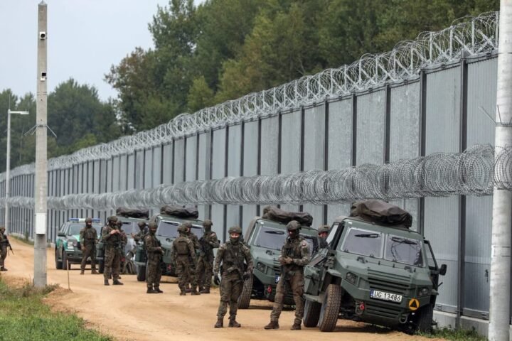Poland tightens Belarus border amid rising tensions from Russian military exercises