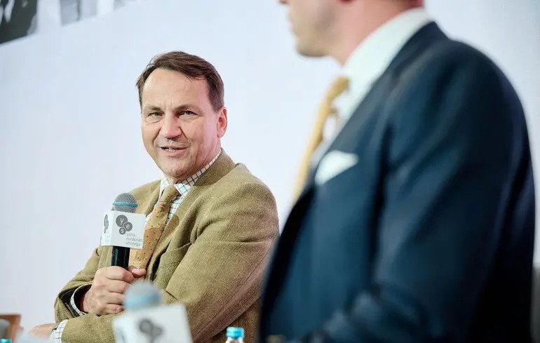 Poland's Sikorski questions effectiveness of security guarantees for Ukraine amid lack of will to confront Russia