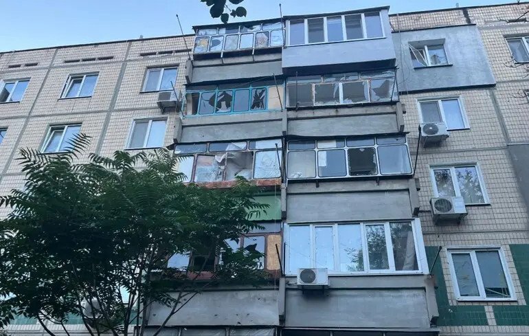 Russia launches extensive attacks on Dnipropetrovsk region, causing injuries and property damage