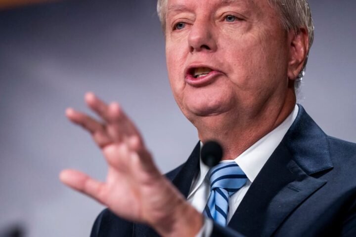 Top US senator urges Hungary and Slovakia to reduce reliance on Russian energy imports