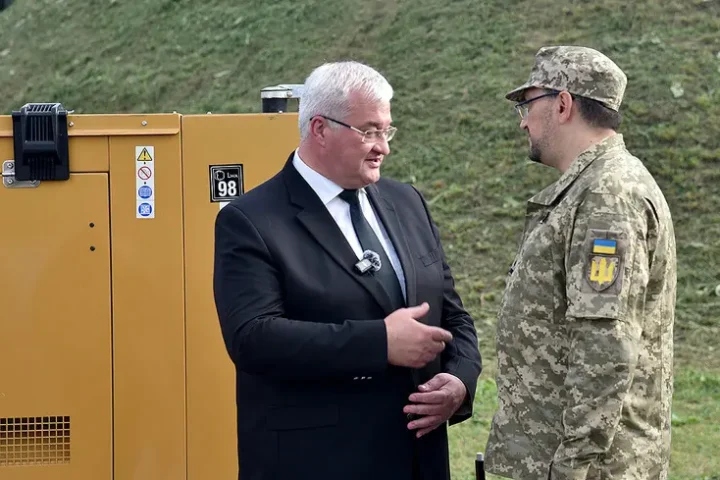 Ukraine's Ministry of Foreign Affairs and donors provide 20 drones to frontline military brigade
