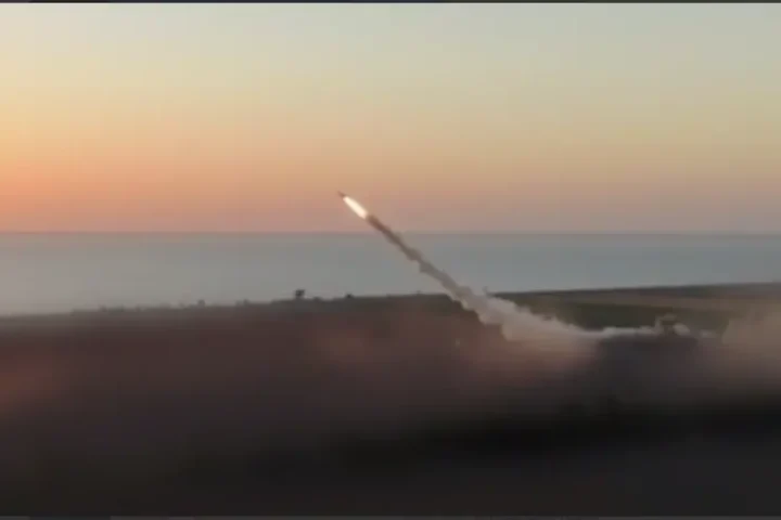 Ukrainian "Flamingo" missiles strike Russian border outpost in Crimea