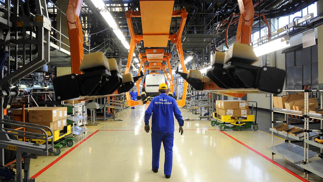 Russia’s major industries move to shorter working weeks amid economic pressure