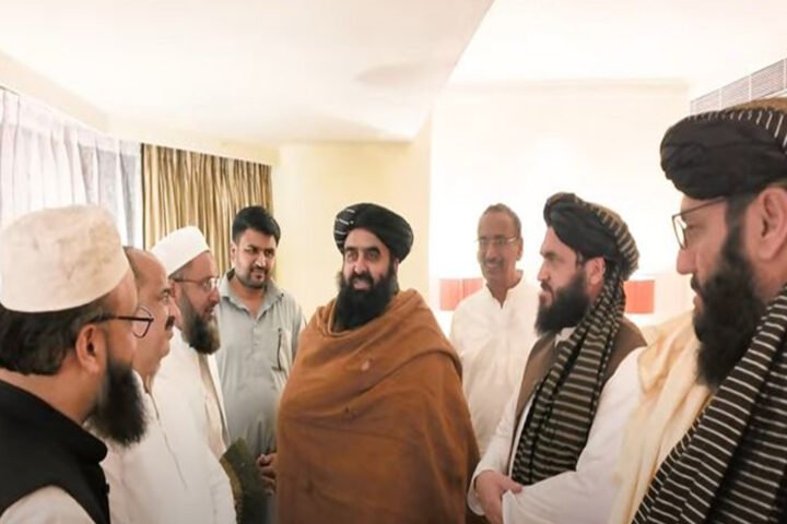 Afghan foreign minister gifted shawl by Sheikh-ul-Hind's family during India visit
