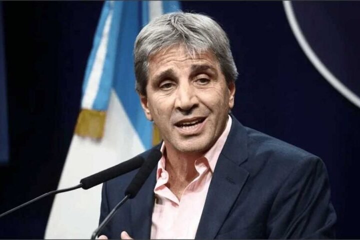 Argentina maintains floating US dollar exchange rate amid economic support from the US