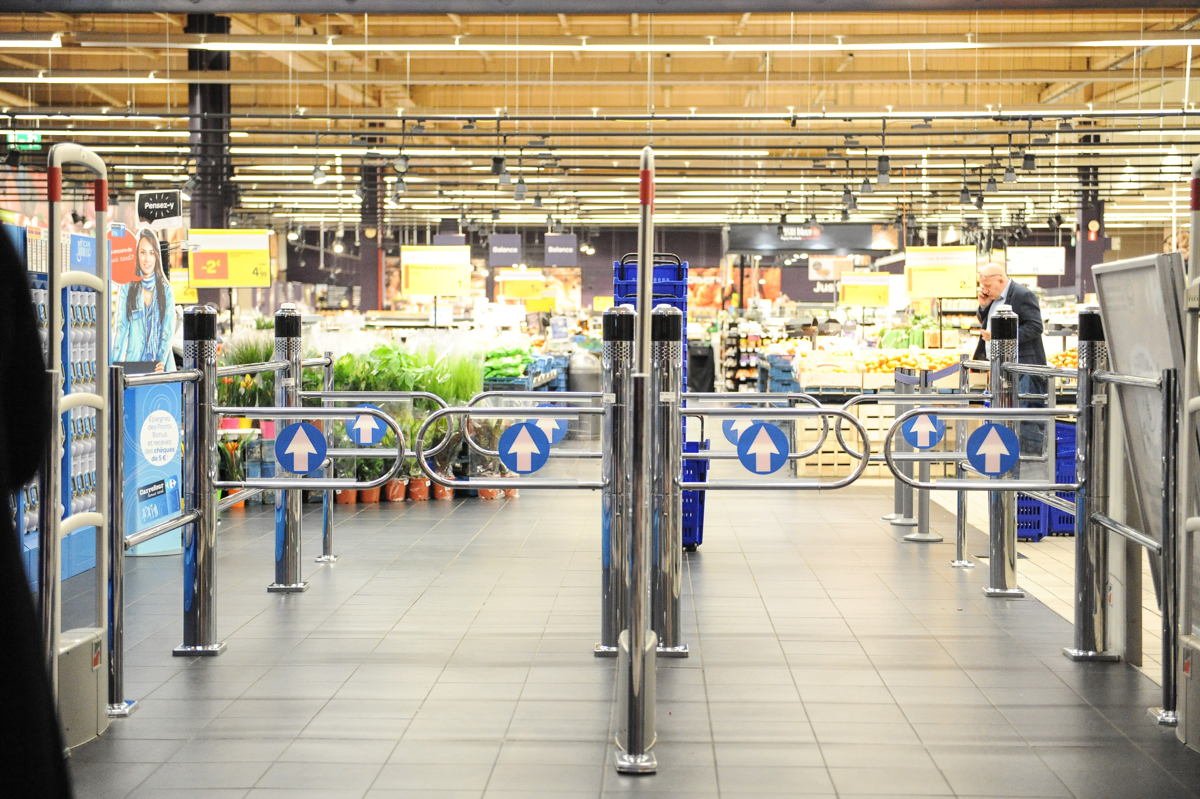 Belgian retailers adopt AI-generated music, raising concerns over artists' earnings