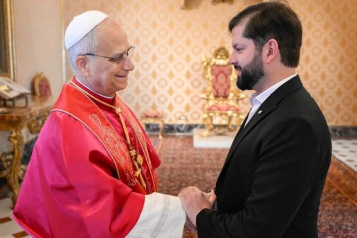 Boric meets Pope Leo XIV, discusses church's role in Chile and socio-political issues
