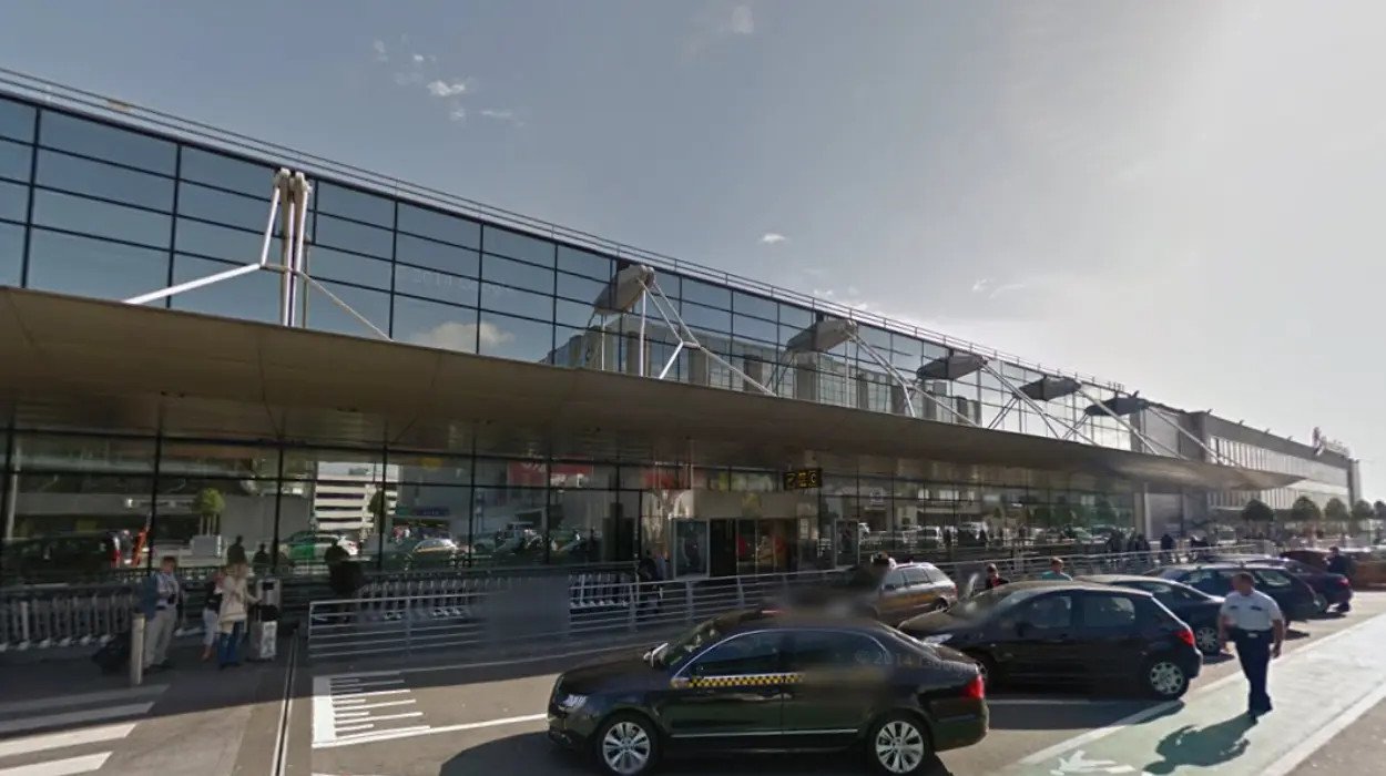 Brussels Airlines flight evacuated at Brussels Airport following bomb threat, no explosives found