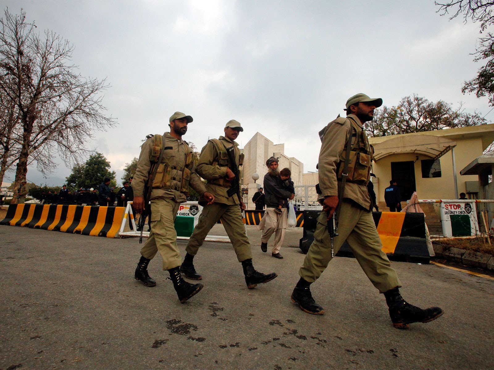 Burial of unidentified bodies in Quetta highlights concerns over human rights in Balochistan
