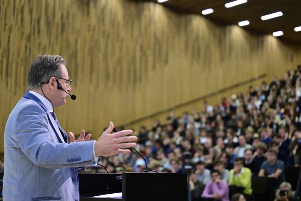 De Wever warns of potential collapse of Belgium’s welfare state amid budget negotiations