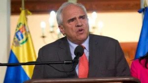 Ernesto Samper critiques U.S. military actions near Venezuela as harmful to Caribbean stability