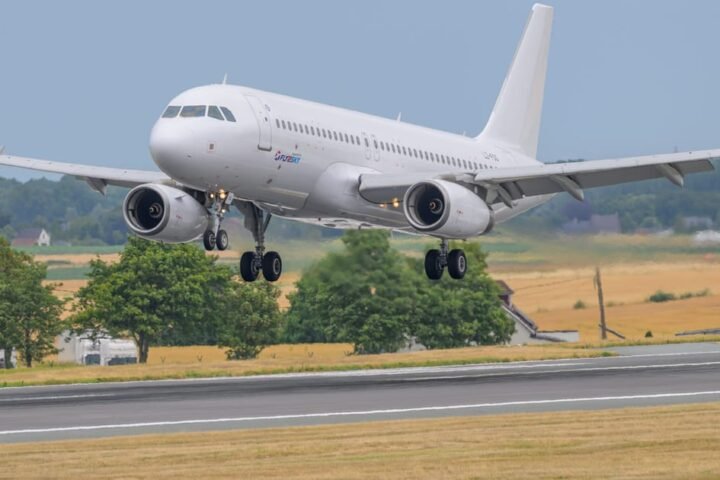 EU Parliament supports expanded air passenger rights amid tensions with Council