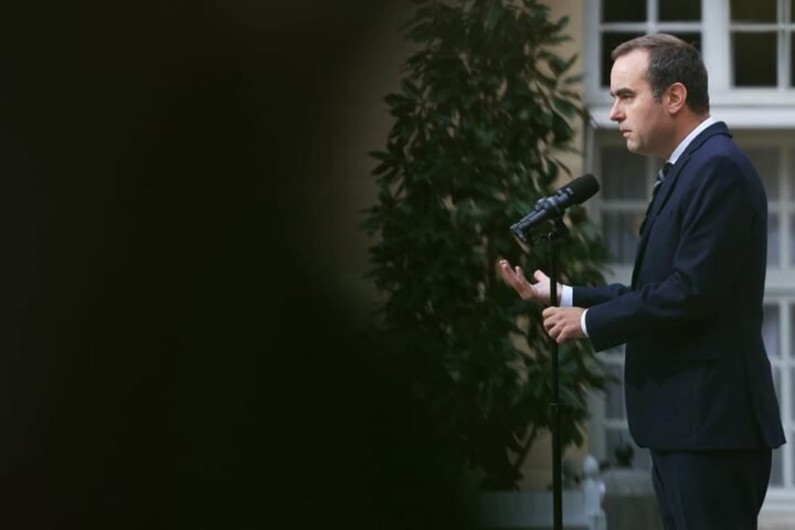 French government resigns shortly after formation, creating political uncertainty for Macron