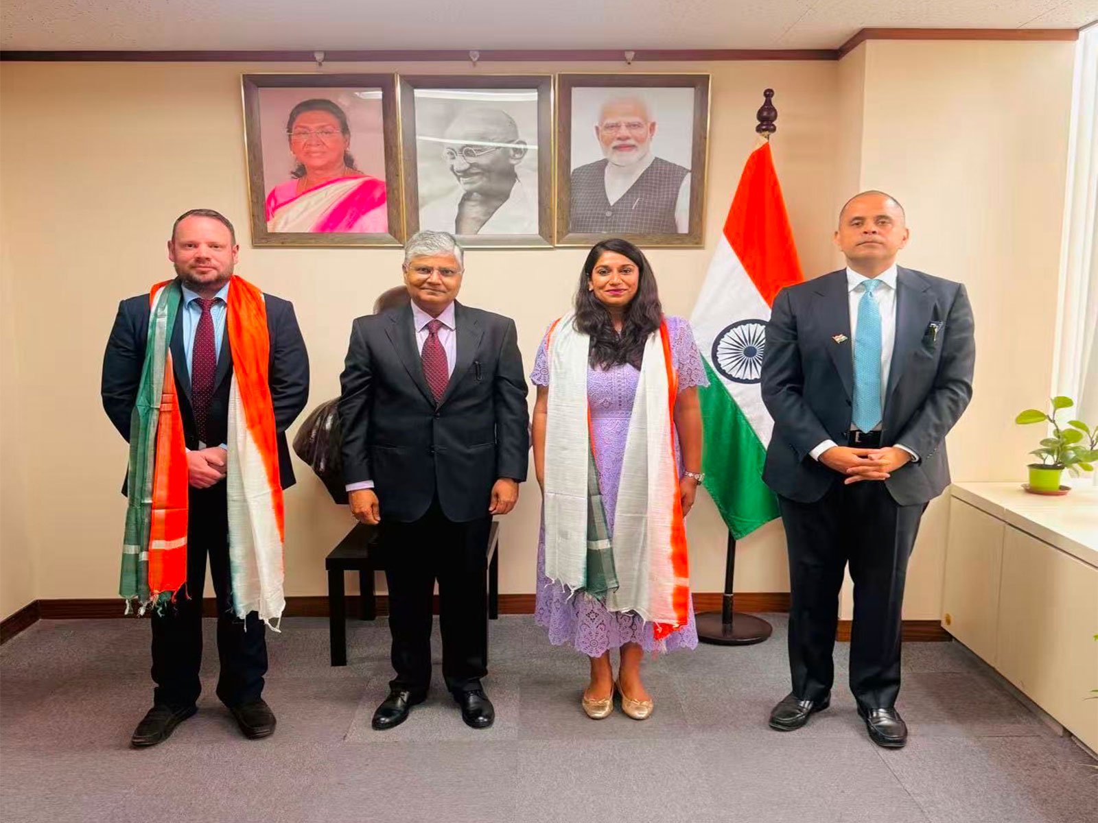 India celebrates introduction of Hindi language education in Shanghai school