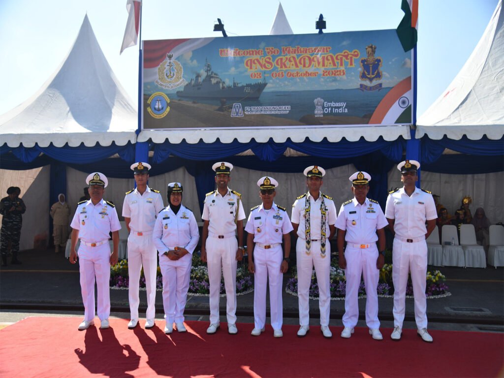 INS Kadmatt visits Makassar to strengthen naval cooperation with Indonesian Navy