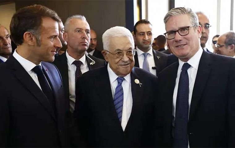 Keir Starmer meets with global leaders at Sharm El-Sheikh Peace Summit to discuss Gaza reconstruction