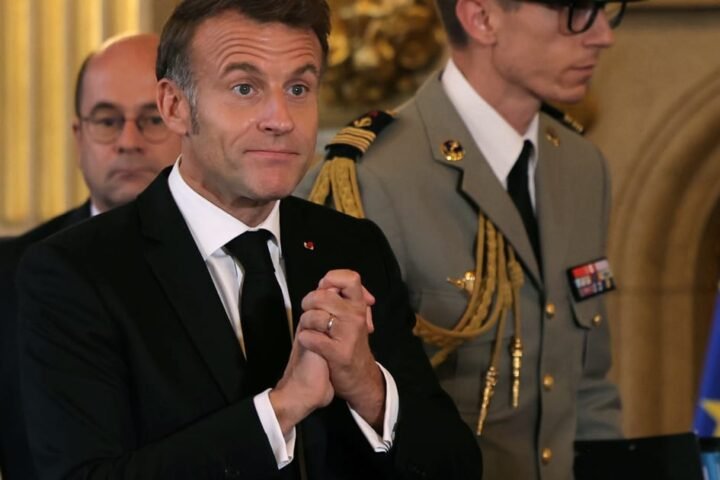 Macron engages party leaders as deadline to appoint new prime minister approaches