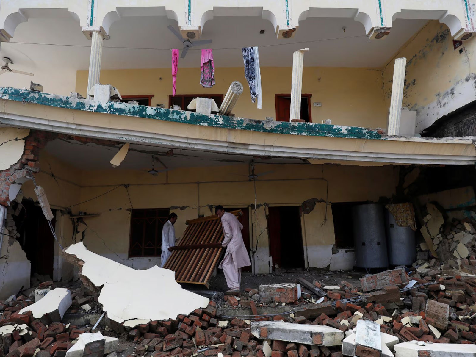 Magnitude 5.0 earthquake strikes Pakistan, raising concerns of potential aftershocks