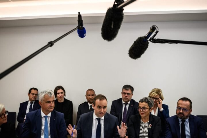 Opposition escalates pressure on French PM over unclear budget plans as strikes approach