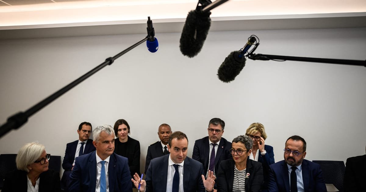 Opposition escalates pressure on French PM over unclear budget plans as strikes approach