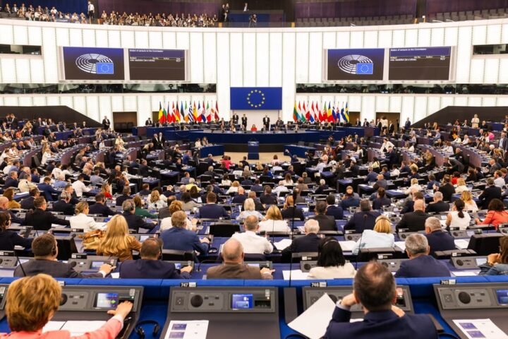 Parliament signals potential rejection of EU budget proposal amid dissent from major parties