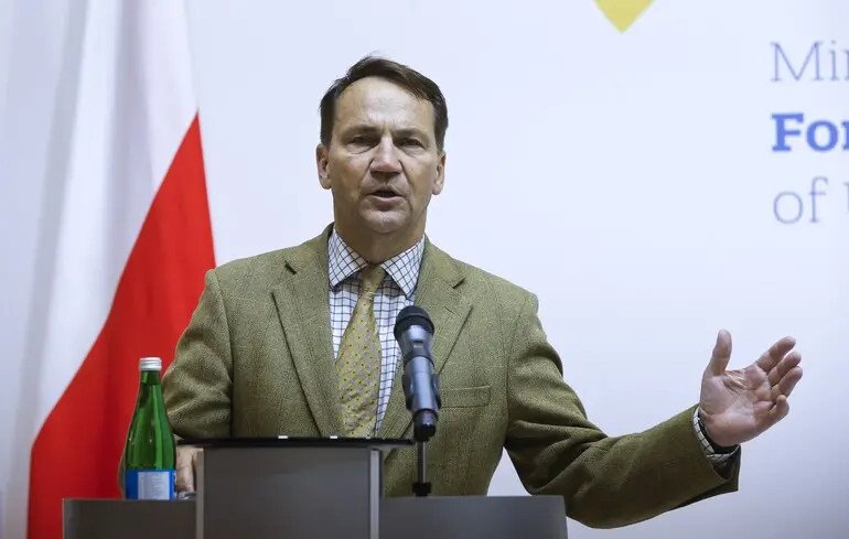 Polish foreign minister calls for European support for Ukraine amid potential three-year conflict