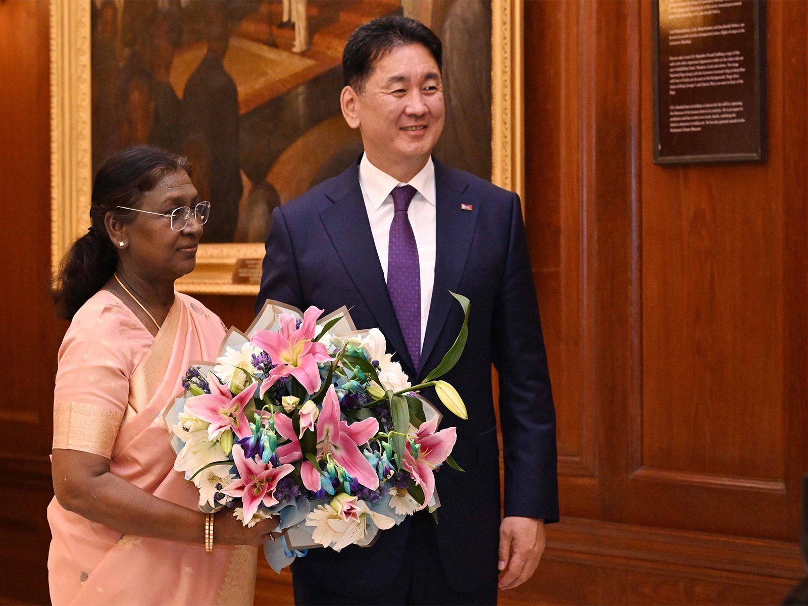 President Murmu hosts banquet for Mongolian president, emphasizes potential for stronger ties