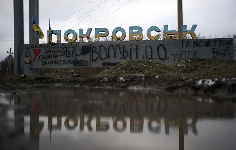 Russian forces amass troops and equipment in Pokrovsk-Myrnograd area