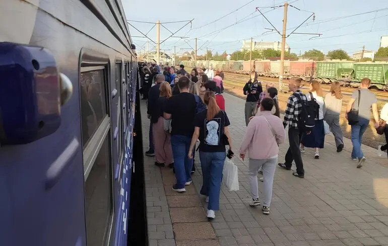 Russian forces shell Kirovohrad region, leading to train route changes by Ukrzaliznytsia