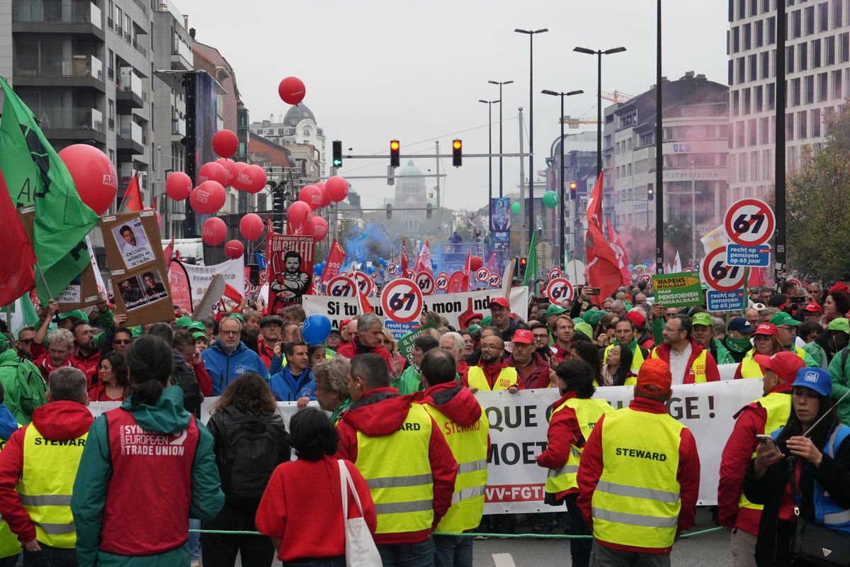Unions mobilize over 100,000 for Brussels protest against De Wever's austerity plans
